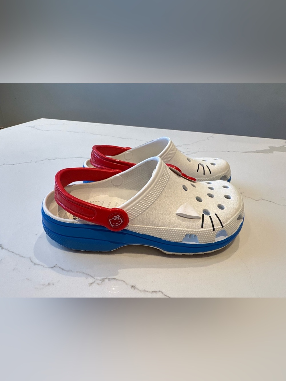 CROCS X Hello Kitty Unisex Adult 50th Anniversary Men’s 5/Womens 7